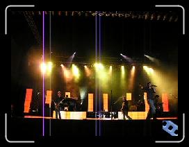 DSCN7058 * Third Day - Intro/I Got A Feeling * 1 x 1 * (26.68MB)